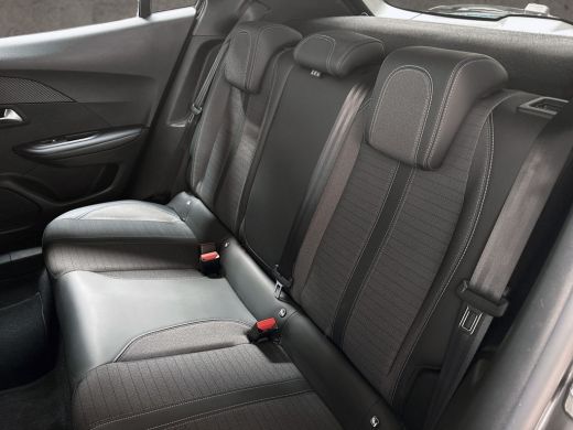 Peugeot 2008 1.2 PureTech Allure Sport (VIRTUAL COCKPIT, APPLE CARPLAY, GROOT NAVI, KEYLESS, 360 CAMERA, STOEL... ActivLease financial lease