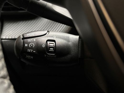 Peugeot 2008 1.2 PureTech Allure Sport (VIRTUAL COCKPIT, APPLE CARPLAY, GROOT NAVI, KEYLESS, 360 CAMERA, STOEL... ActivLease financial lease