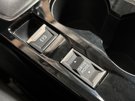 Peugeot 2008 1.2 PureTech Allure Sport (VIRTUAL COCKPIT, APPLE CARPLAY, GROOT NAVI, KEYLESS, 360 CAMERA, STOEL... ActivLease financial lease