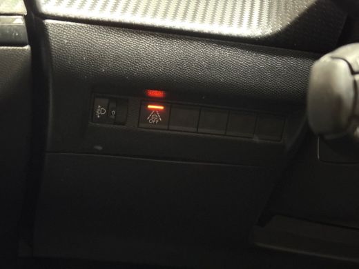 Peugeot 2008 1.2 PureTech Allure Sport (VIRTUAL COCKPIT, APPLE CARPLAY, GROOT NAVI, KEYLESS, 360 CAMERA, STOEL... ActivLease financial lease