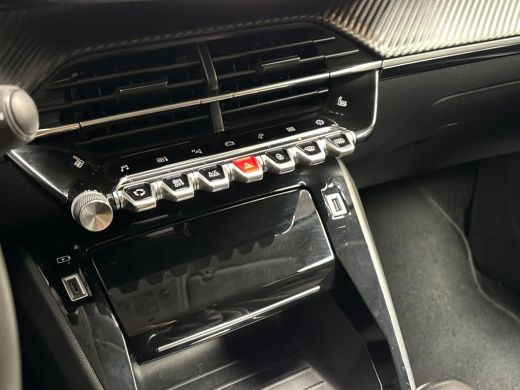 Peugeot 2008 1.2 PureTech Allure Sport (VIRTUAL COCKPIT, APPLE CARPLAY, GROOT NAVI, KEYLESS, 360 CAMERA, STOEL... ActivLease financial lease