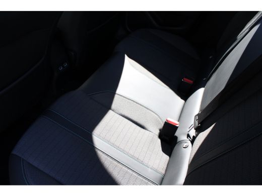 Peugeot 208 1.2 PureTech Allure Pack | Automaat | Navigatie | Camera | Apple carplay | Trekhaak | 3D Instrume... ActivLease financial lease