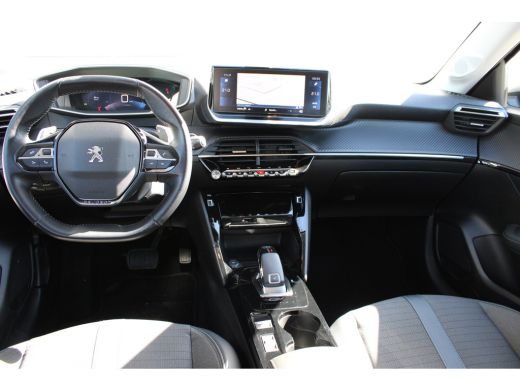 Peugeot 208 1.2 PureTech Allure Pack | Automaat | Navigatie | Camera | Apple carplay | Trekhaak | 3D Instrume... ActivLease financial lease