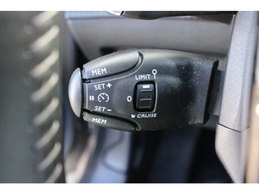 Peugeot 208 1.2 PureTech Allure Pack | Automaat | Navigatie | Camera | Apple carplay | Trekhaak | 3D Instrume... ActivLease financial lease