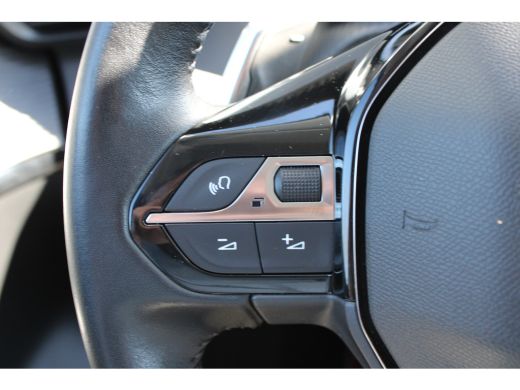 Peugeot 208 1.2 PureTech Allure Pack | Automaat | Navigatie | Camera | Apple carplay | Trekhaak | 3D Instrume... ActivLease financial lease