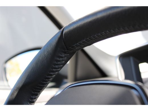 Peugeot 208 1.2 PureTech Allure Pack | Automaat | Navigatie | Camera | Apple carplay | Trekhaak | 3D Instrume... ActivLease financial lease