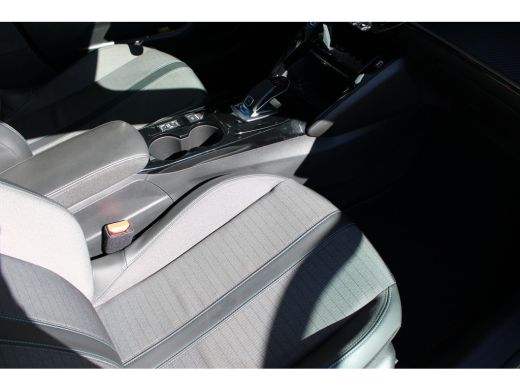 Peugeot 208 1.2 PureTech Allure Pack | Automaat | Navigatie | Camera | Apple carplay | Trekhaak | 3D Instrume... ActivLease financial lease