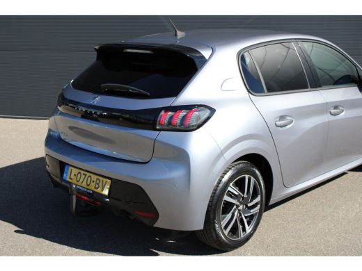 Peugeot 208 1.2 PureTech Allure Pack | Automaat | Navigatie | Camera | Apple carplay | Trekhaak | 3D Instrume... ActivLease financial lease
