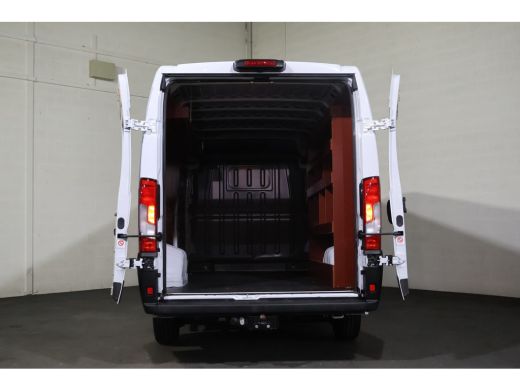 Peugeot Boxer 2.2 BlueHDi 180pk L4 H2 Automaat Airco Navigatie Camera ActivLease financial lease