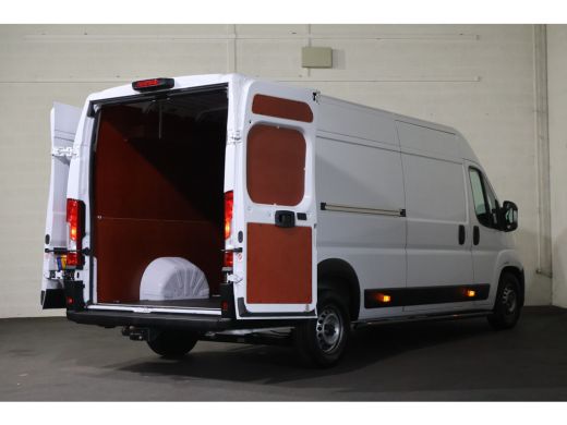 Peugeot Boxer 2.2 BlueHDi 180pk L4 H2 Automaat Airco Navigatie Camera ActivLease financial lease