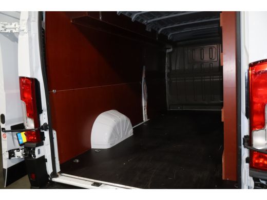 Peugeot Boxer 2.2 BlueHDi 180pk L4 H2 Automaat Airco Navigatie Camera ActivLease financial lease