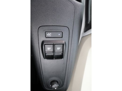 Peugeot Boxer 2.2 BlueHDi 180pk L4 H2 Automaat Airco Navigatie Camera ActivLease financial lease
