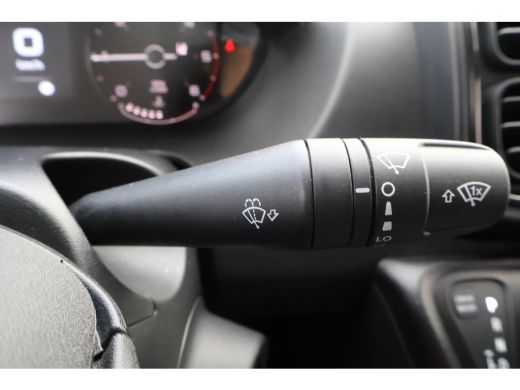 Peugeot Boxer 2.2 BlueHDi 180pk L4 H2 Automaat Airco Navigatie Camera ActivLease financial lease
