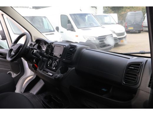 Peugeot Boxer 2.2 BlueHDi 180pk L4 H2 Automaat Airco Navigatie Camera ActivLease financial lease