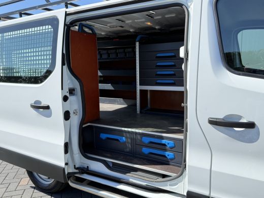 Renault Trafic 2.0 dCi 145 PK / AUTOMAAT / L1H1 / 2x SCHUIFDEUR / SORTIMO INRICHTING / TREKHAAK / IMPERIAAL ActivLease financial lease