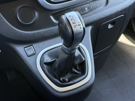 Renault Trafic 2.0 dCi 145 PK / AUTOMAAT / L1H1 / 2x SCHUIFDEUR / SORTIMO INRICHTING / TREKHAAK / IMPERIAAL ActivLease financial lease