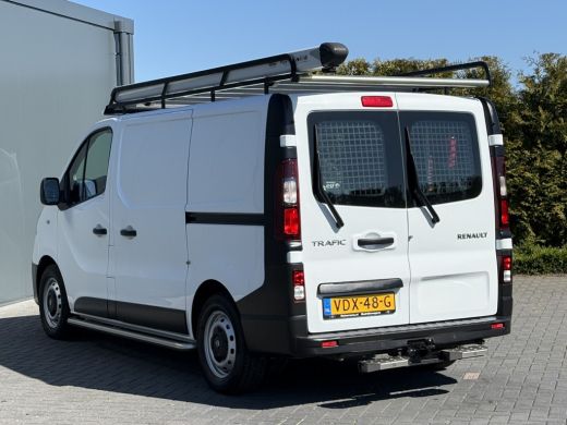 Renault Trafic 2.0 dCi 145 PK / AUTOMAAT / L1H1 / 2x SCHUIFDEUR / SORTIMO INRICHTING / TREKHAAK / IMPERIAAL ActivLease financial lease