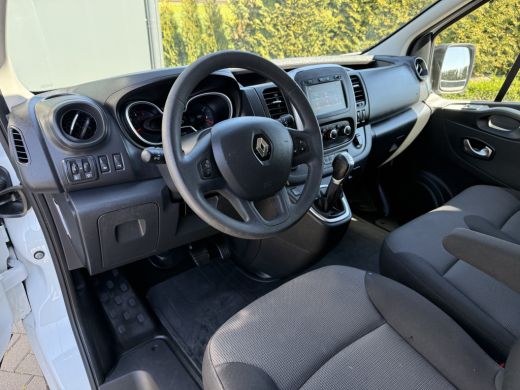 Renault Trafic 2.0 dCi 145 PK / AUTOMAAT / L1H1 / 2x SCHUIFDEUR / SORTIMO INRICHTING / TREKHAAK / IMPERIAAL ActivLease financial lease