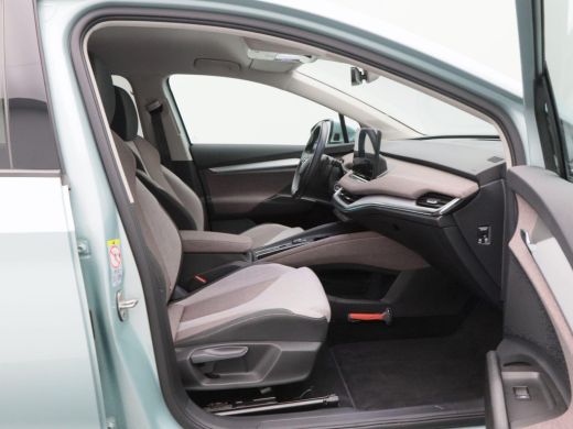 Skoda Enyaq iV 60 First Edition 180 Pk | Stoel/Stuur Verwarming | Camera | Adaptive Cruise | Matrix LED | CarPla... ActivLease financial lease