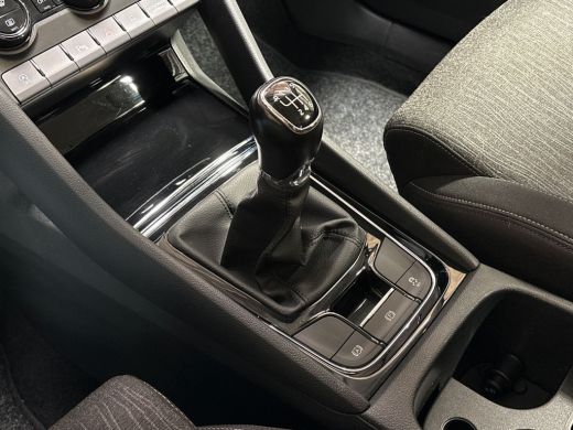 Skoda Karoq 1.0 TSI Sport (VIRTUAL COCKPIT, APPLE CARPLAY, GROOT NAVI, KEYLESS, CLIMATE, SPORTSTOELEN, PARKEE... ActivLease financial lease
