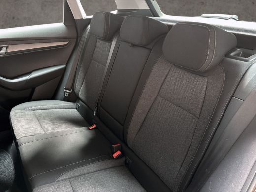 Skoda Karoq 1.0 TSI Sport (VIRTUAL COCKPIT, APPLE CARPLAY, GROOT NAVI, KEYLESS, CLIMATE, SPORTSTOELEN, PARKEE... ActivLease financial lease