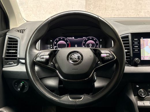 Skoda Karoq 1.0 TSI Sport (VIRTUAL COCKPIT, APPLE CARPLAY, GROOT NAVI, KEYLESS, CLIMATE, SPORTSTOELEN, PARKEE... ActivLease financial lease