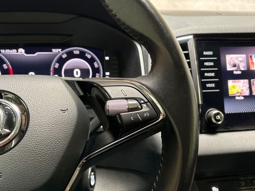 Skoda Karoq 1.0 TSI Sport (VIRTUAL COCKPIT, APPLE CARPLAY, GROOT NAVI, KEYLESS, CLIMATE, SPORTSTOELEN, PARKEE... ActivLease financial lease