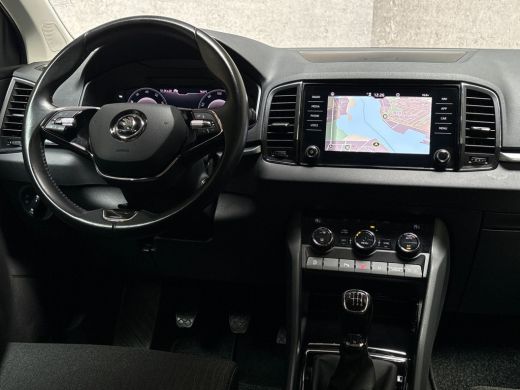 Skoda Karoq 1.0 TSI Sport (VIRTUAL COCKPIT, APPLE CARPLAY, GROOT NAVI, KEYLESS, CLIMATE, SPORTSTOELEN, PARKEE... ActivLease financial lease