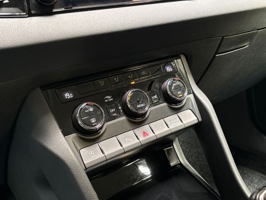 Skoda Karoq 1.0 TSI Sport (VIRTUAL COCKPIT, APPLE CARPLAY, GROOT NAVI, KEYLESS, CLIMATE, SPORTSTOELEN, PARKEE... ActivLease financial lease
