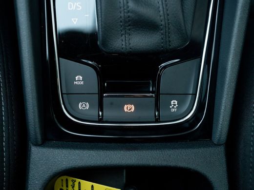 Skoda Karoq 1.5 TSI ACT Business Edition Plus | Camera | Stoelverw. | Elk. A-klep | Prijs Rijklaar!! ActivLease financial lease