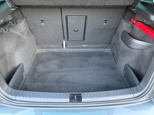 Skoda Karoq 1.5 TSI ACT Business Edition Plus | Camera | Stoelverw. | Elk. A-klep | Prijs Rijklaar!! ActivLease financial lease
