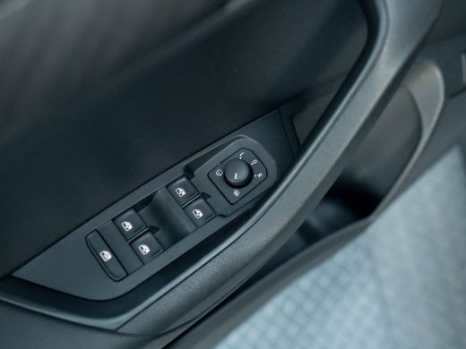 Skoda Karoq 1.5 TSI ACT Business Edition Plus | Camera | Stoelverw. | Elk. A-klep | Prijs Rijklaar!! ActivLease financial lease