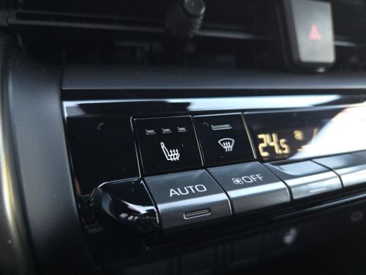 Toyota C-HR 2.0 Plug-in Hybrid 220 Dynamic | Apple CarPlay | Blindspot | Rijklaar incl. garantie | ActivLease financial lease
