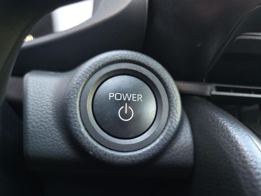 Toyota C-HR 2.0 Plug-in Hybrid 220 Dynamic | Apple CarPlay | Blindspot | Rijklaar incl. garantie | ActivLease financial lease