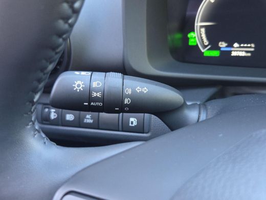 Toyota C-HR 2.0 Plug-in Hybrid 220 Dynamic | Apple CarPlay | Blindspot | Rijklaar incl. garantie | ActivLease financial lease