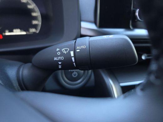 Toyota C-HR 2.0 Plug-in Hybrid 220 Dynamic | Apple CarPlay | Blindspot | Rijklaar incl. garantie | ActivLease financial lease
