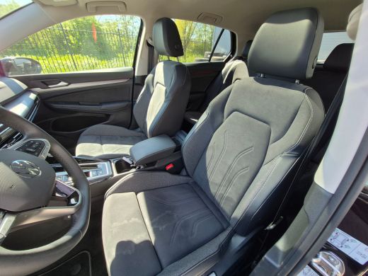 Volkswagen Golf 1.5 eHybrid Style Edition 204PK DSG/AUTO | Glazen panorama-dak | Achteruitrijcamera | Cruise cont... ActivLease financial lease