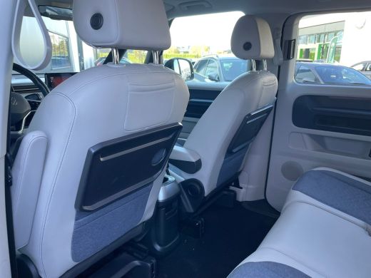 Volkswagen ID. Buzz 1st 77kWh | IQ Light | Adaptive Cruise | Camera | SOH 98% | Elec. Achterklep ActivLease financial lease