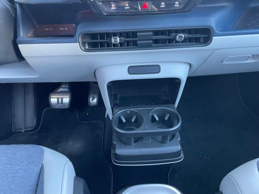 Volkswagen ID. Buzz 1st 77kWh | IQ Light | Adaptive Cruise | Camera | SOH 98% | Elec. Achterklep ActivLease financial lease