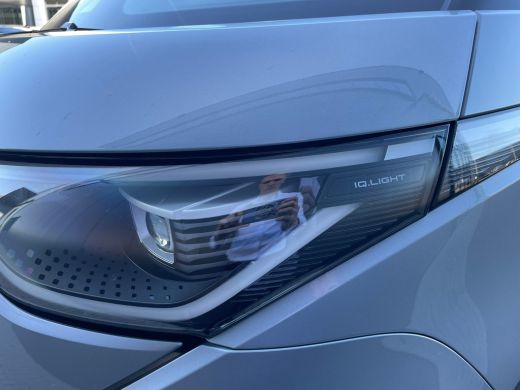 Volkswagen ID. Buzz 1st 77kWh | IQ Light | Adaptive Cruise | Camera | SOH 98% | Elec. Achterklep ActivLease financial lease