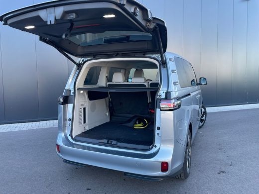 Volkswagen ID. Buzz 1st 77kWh | IQ Light | Adaptive Cruise | Camera | SOH 98% | Elec. Achterklep ActivLease financial lease