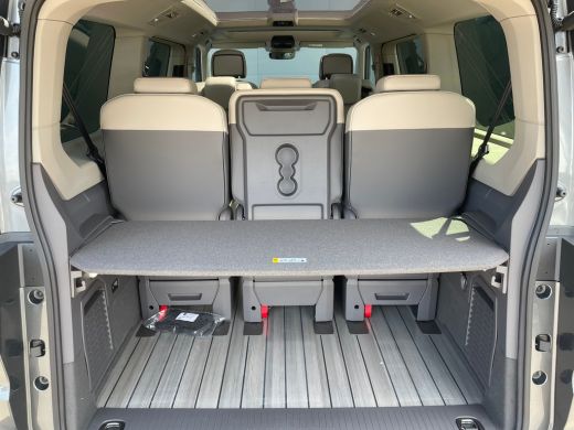 Volkswagen Multivan eHybrid 4MOTION L2 | Bulli | Leder | Glazen Dak | Vis-a-Vis | Houtlook Vloer | 4-Seizoenen Banden ActivLease financial lease