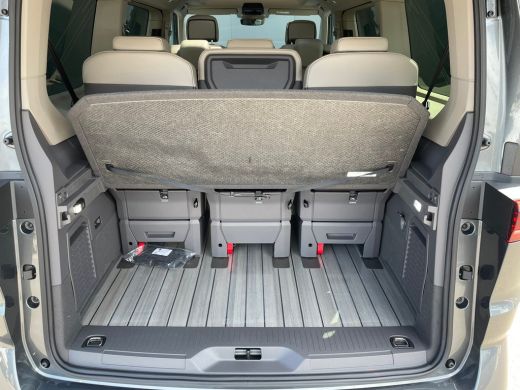 Volkswagen Multivan eHybrid 4MOTION L2 | Bulli | Leder | Glazen Dak | Vis-a-Vis | Houtlook Vloer | 4-Seizoenen Banden ActivLease financial lease