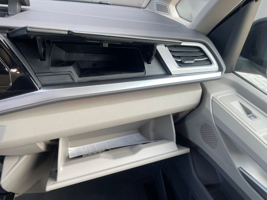 Volkswagen Multivan eHybrid 4MOTION L2 | Bulli | Leder | Glazen Dak | Vis-a-Vis | Houtlook Vloer | 4-Seizoenen Banden ActivLease financial lease