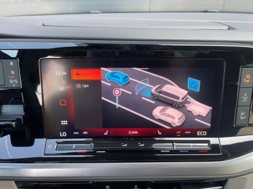 Volkswagen Multivan eHybrid 4MOTION L2 | Bulli | Leder | Glazen Dak | Vis-a-Vis | Houtlook Vloer | 4-Seizoenen Banden ActivLease financial lease