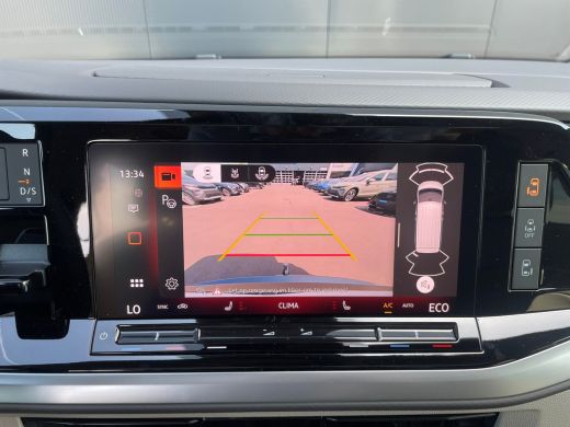Volkswagen Multivan eHybrid 4MOTION L2 | Bulli | Leder | Glazen Dak | Vis-a-Vis | Houtlook Vloer | 4-Seizoenen Banden ActivLease financial lease