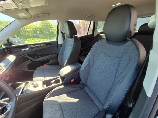 Volkswagen Tiguan 1.5 eHybrid Life Edition 204Pk DSG/AUTO | Rondomzicht camera | trekhaak uitklapbaar | Stoel/Stuur... ActivLease financial lease