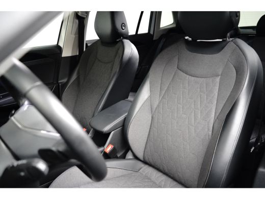 Volkswagen Tiguan 1.5 eTSI 110 kW 150PK Life | Achteruitrijcamera | Trekhaak elektrisch uitklapbaar | Voorstoelen v... ActivLease financial lease