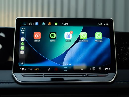 Volkswagen Tiguan 1.5 eTSI R-Line Edition | Trekhaak wegkl. | 360 Camera | Side Assist | IQ Light | Prijs Rijklaar!! ActivLease financial lease