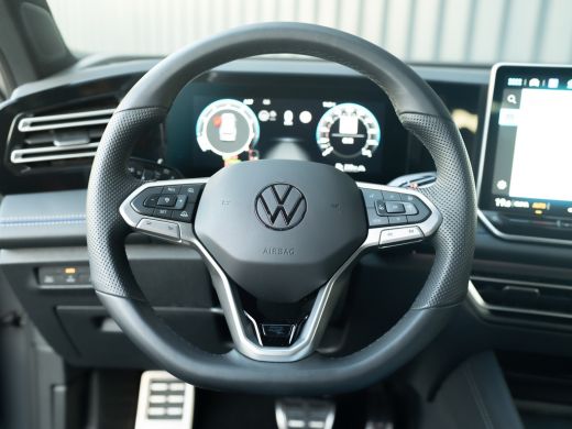 Volkswagen Tiguan 1.5 eTSI R-Line Edition | Trekhaak wegkl. | 360 Camera | Side Assist | IQ Light | Prijs Rijklaar!! ActivLease financial lease